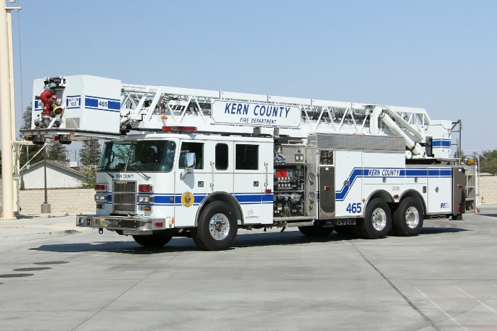 Kern county ca fire ladder department taft truck station pierce tiller